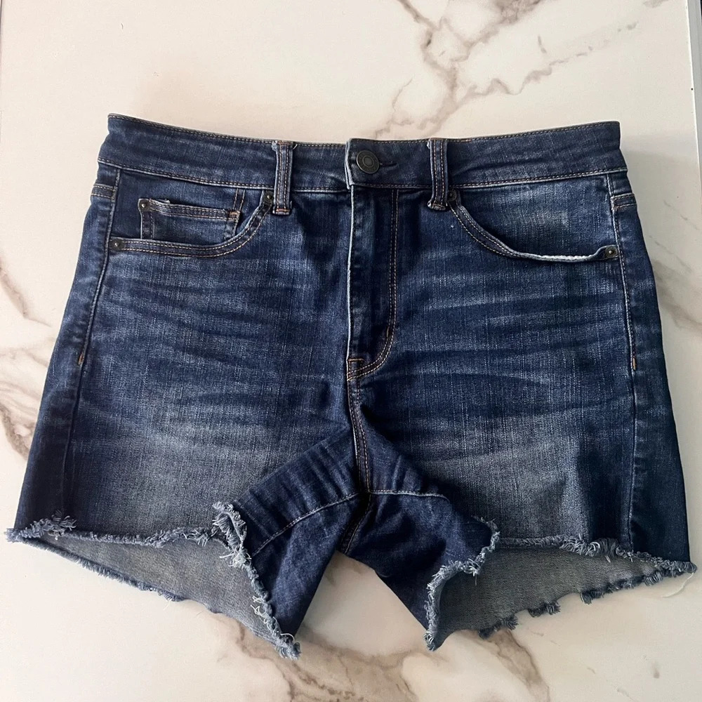 Women’s American Eagle size 12 Next level stretch cut off fringed jean shorts